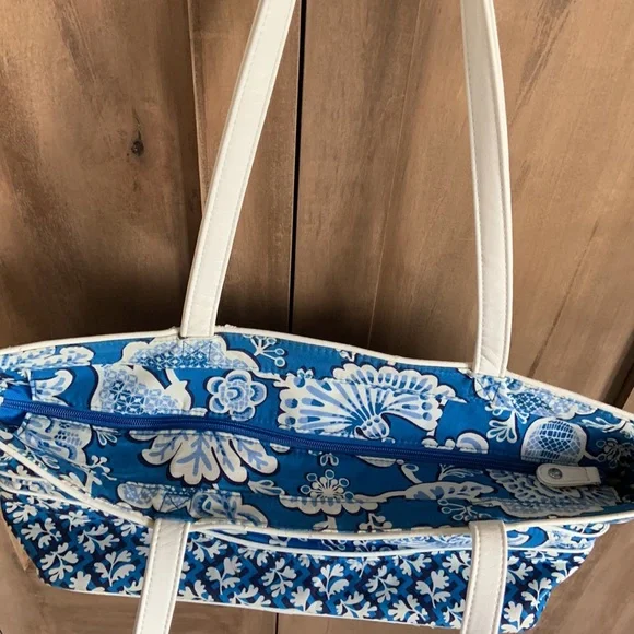Vera Bradley Tote - Picture 5 of 8